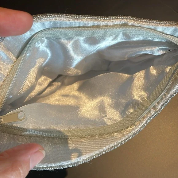 Elegant Silver Beaded leaf Bag - Picture 3 of 3